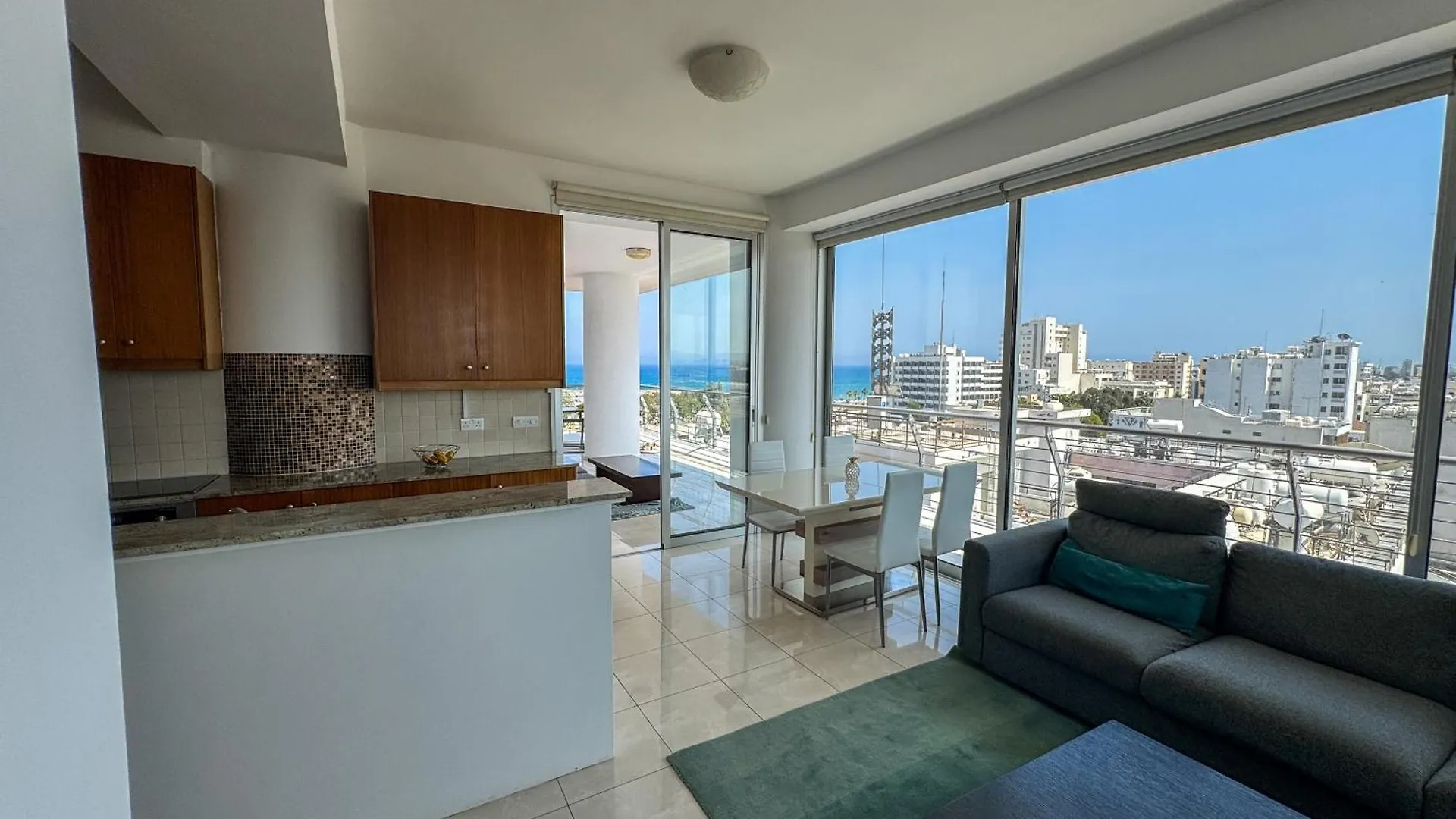 Sea View City Beach Apartment Larnaca