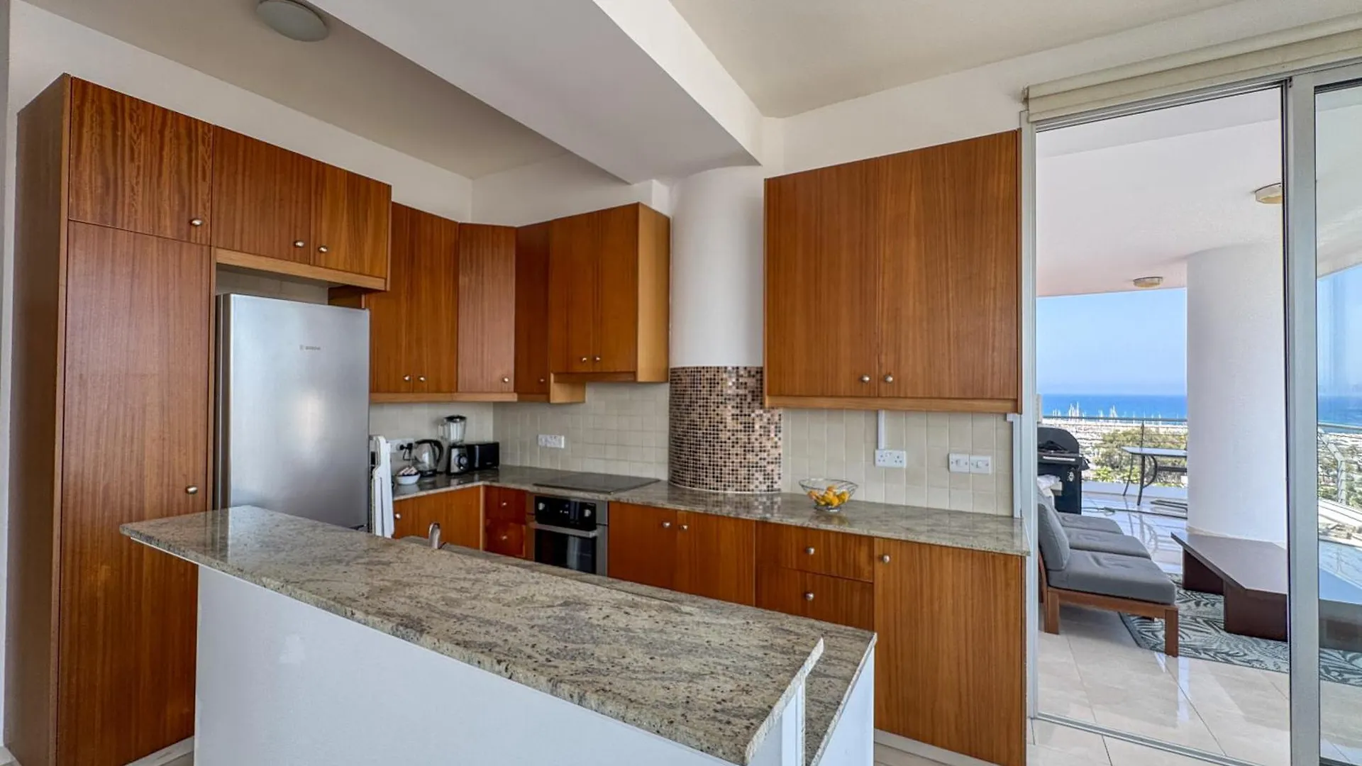 Sea View City Beach Apartment Larnaca Cipro