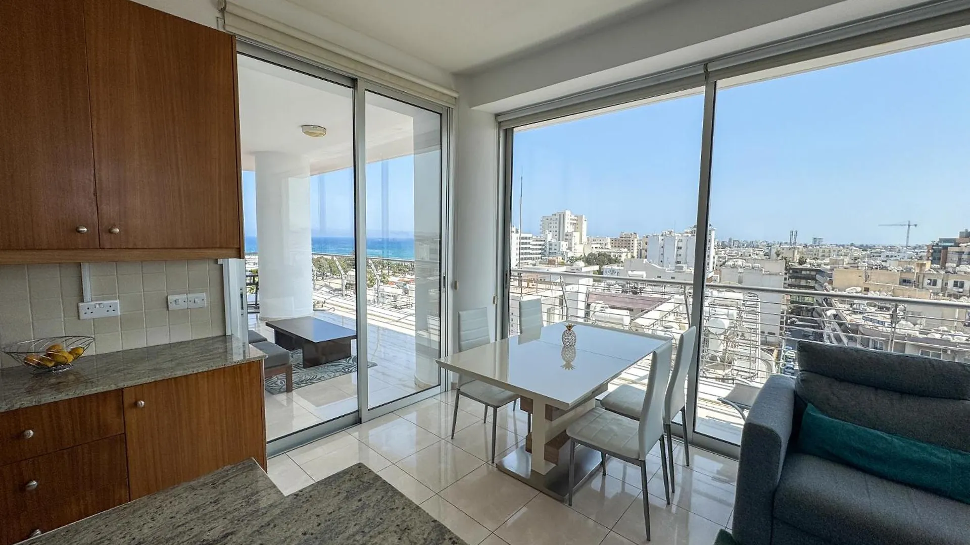 Sea View City Beach Apartment Larnaca