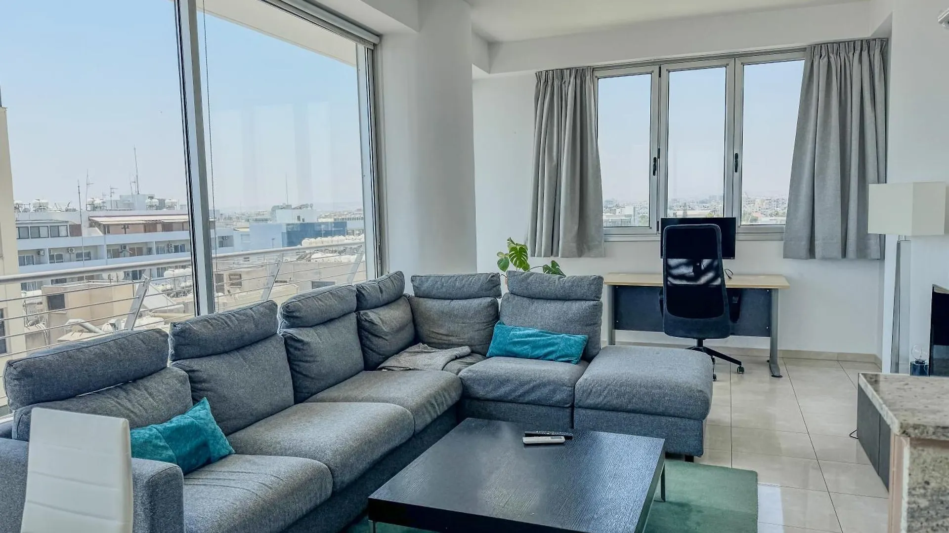 Sea View City Beach Apartment Larnaca