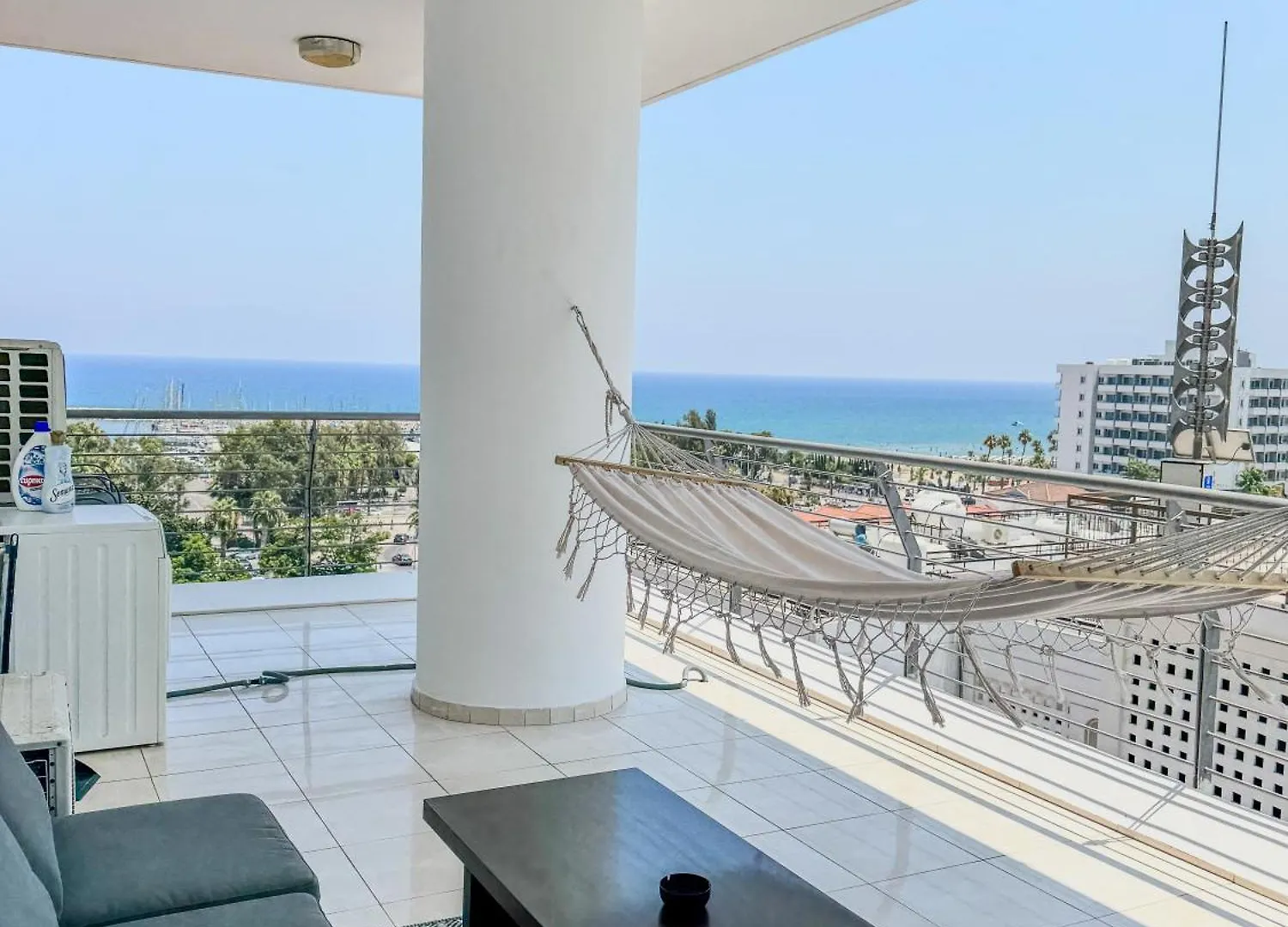 Sea View City Beach Apartment Larnaca Cipro