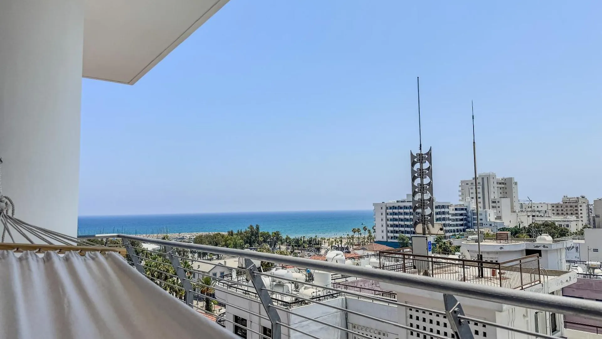 Sea View City Beach Apartment Larnaca Cipro