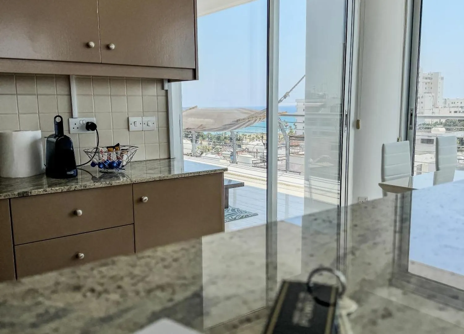 Sea View City Beach Apartment Larnaca Cipro
