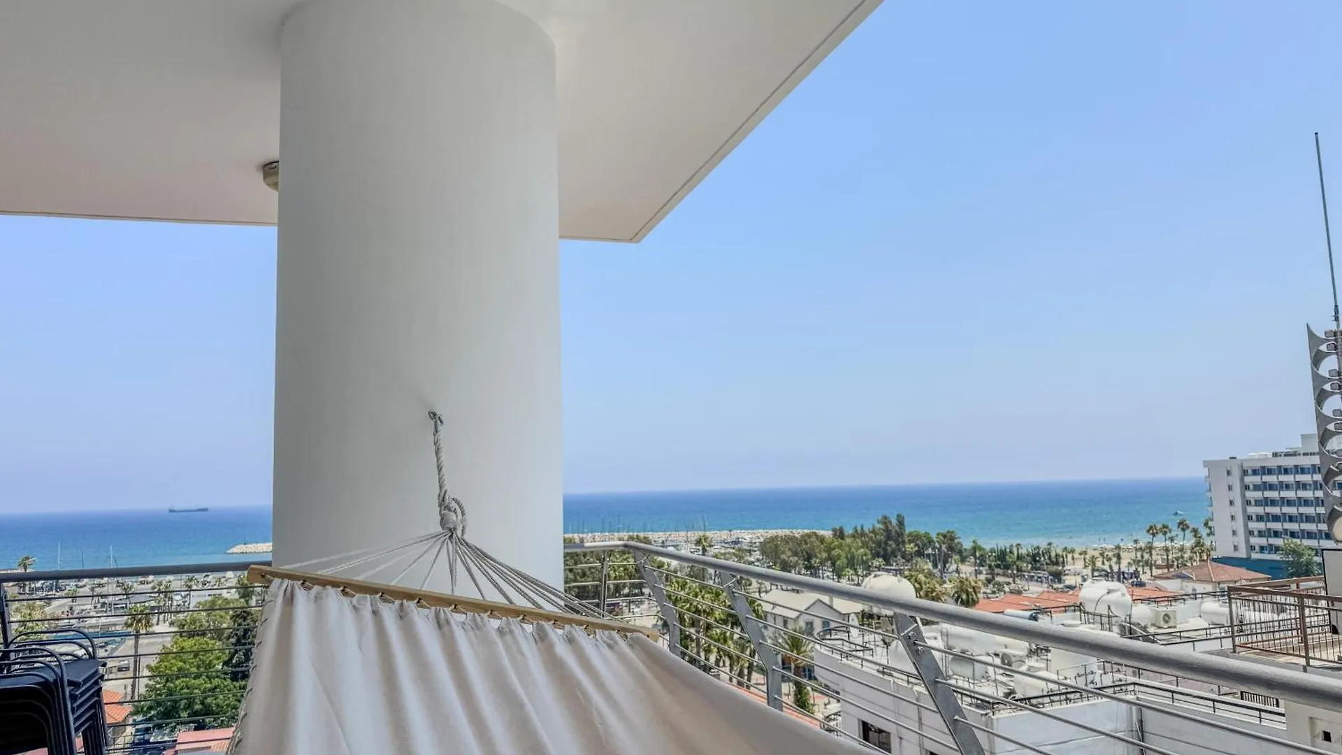 Sea View City Beach Apartment Larnaca