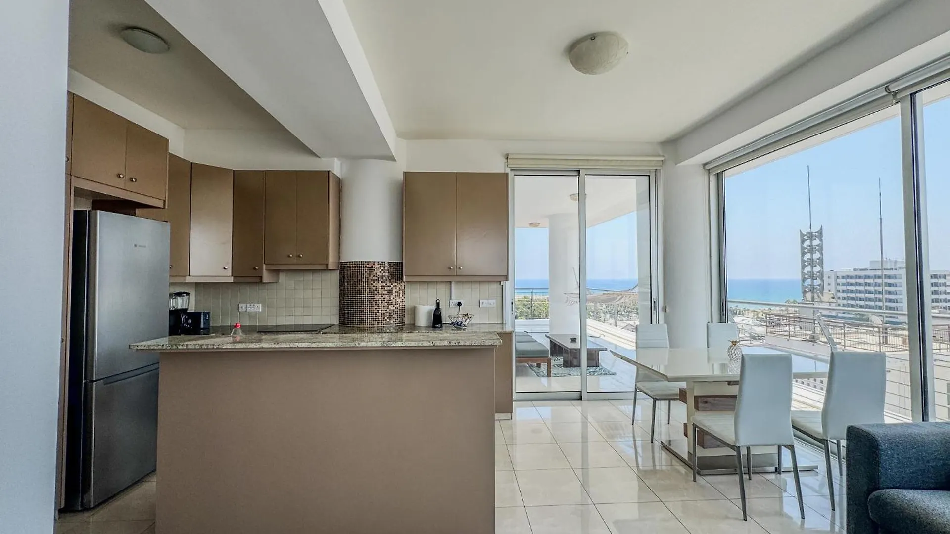 Sea View City Beach Apartment Larnaca